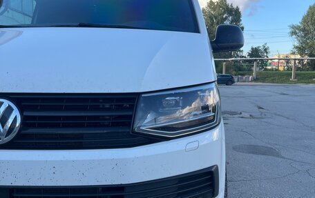 Volkswagen Multivan T6 рестайлинг, 2018 год, 4 600 000 рублей, 2 фотография