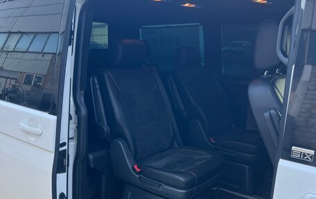 Volkswagen Multivan T6 рестайлинг, 2018 год, 4 600 000 рублей, 10 фотография