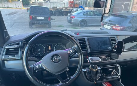 Volkswagen Multivan T6 рестайлинг, 2018 год, 4 600 000 рублей, 14 фотография