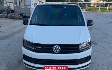 Volkswagen Multivan T6 рестайлинг, 2018 год, 4 600 000 рублей, 3 фотография