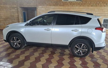 Toyota RAV4, 2018 год, 2 500 000 рублей, 11 фотография
