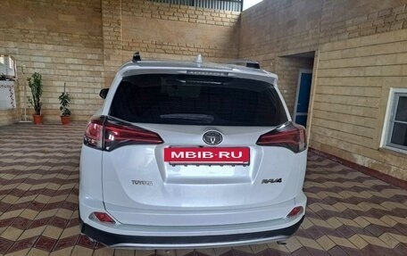 Toyota RAV4, 2018 год, 2 500 000 рублей, 10 фотография