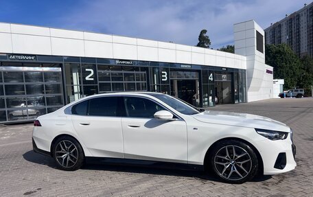 BMW 5 серия, 2023 год, 7 000 000 рублей, 3 фотография