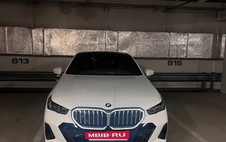 BMW 5 серия, 2023 год, 7 000 000 рублей, 9 фотография