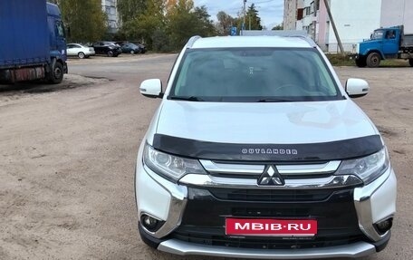 Mitsubishi Outlander III рестайлинг 3, 2016 год, 1 950 000 рублей, 1 фотография