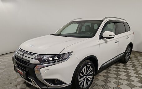 Mitsubishi Outlander III рестайлинг 3, 2019 год, 2 449 000 рублей, 1 фотография