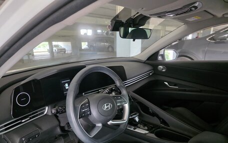 Hyundai Elantra, 2023 год, 2 200 000 рублей, 7 фотография