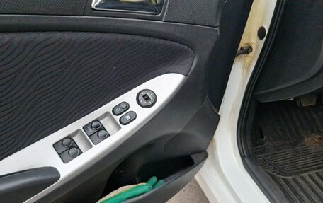 Hyundai Solaris II рестайлинг, 2012 год, 699 990 рублей, 12 фотография