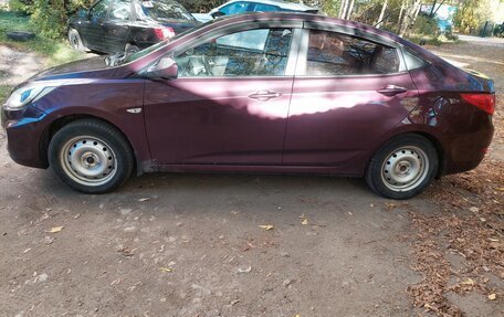 Hyundai Solaris II рестайлинг, 2012 год, 800 000 рублей, 3 фотография