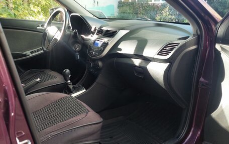 Hyundai Solaris II рестайлинг, 2012 год, 800 000 рублей, 5 фотография