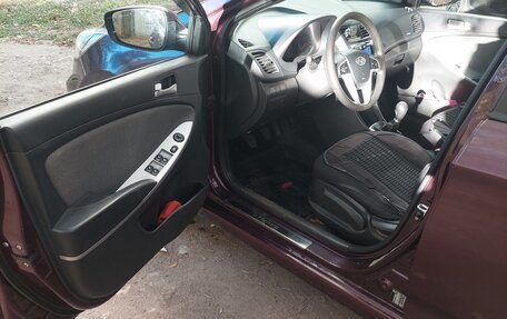 Hyundai Solaris II рестайлинг, 2012 год, 800 000 рублей, 6 фотография