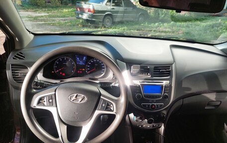 Hyundai Solaris II рестайлинг, 2012 год, 800 000 рублей, 7 фотография