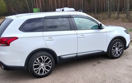 Mitsubishi Outlander III рестайлинг 3, 2016 год, 1 950 000 рублей, 3 фотография