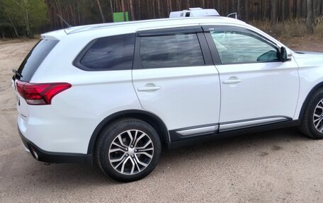 Mitsubishi Outlander III рестайлинг 3, 2016 год, 1 950 000 рублей, 2 фотография