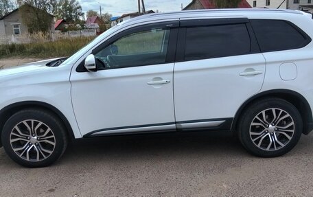 Mitsubishi Outlander III рестайлинг 3, 2016 год, 1 950 000 рублей, 5 фотография