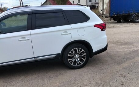 Mitsubishi Outlander III рестайлинг 3, 2016 год, 1 950 000 рублей, 9 фотография