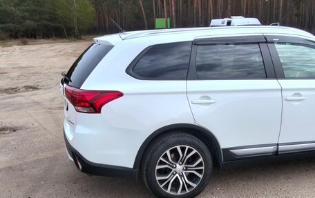Mitsubishi Outlander III рестайлинг 3, 2016 год, 1 950 000 рублей, 8 фотография