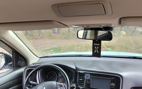 Mitsubishi Outlander III рестайлинг 3, 2016 год, 1 950 000 рублей, 11 фотография