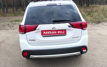 Mitsubishi Outlander III рестайлинг 3, 2016 год, 1 950 000 рублей, 4 фотография