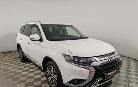 Mitsubishi Outlander III рестайлинг 3, 2019 год, 2 449 000 рублей, 3 фотография