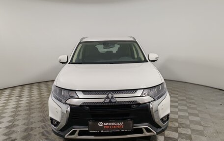 Mitsubishi Outlander III рестайлинг 3, 2019 год, 2 449 000 рублей, 2 фотография