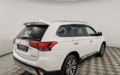 Mitsubishi Outlander III рестайлинг 3, 2019 год, 2 449 000 рублей, 5 фотография