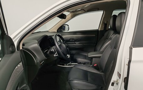 Mitsubishi Outlander III рестайлинг 3, 2019 год, 2 449 000 рублей, 12 фотография