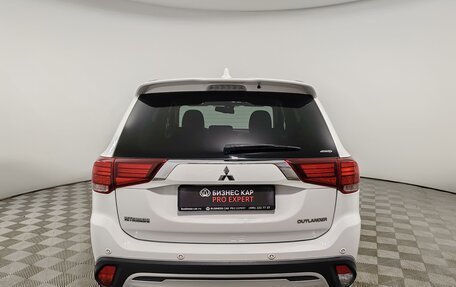 Mitsubishi Outlander III рестайлинг 3, 2019 год, 2 449 000 рублей, 6 фотография