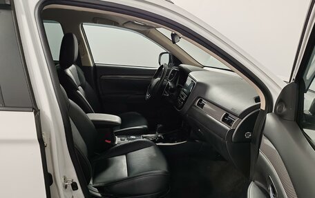 Mitsubishi Outlander III рестайлинг 3, 2019 год, 2 449 000 рублей, 16 фотография