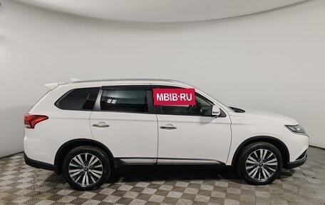 Mitsubishi Outlander III рестайлинг 3, 2019 год, 2 449 000 рублей, 4 фотография