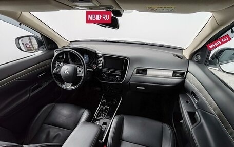 Mitsubishi Outlander III рестайлинг 3, 2019 год, 2 449 000 рублей, 18 фотография
