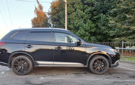 Mitsubishi Outlander III рестайлинг 3, 2015 год, 1 700 000 рублей, 4 фотография