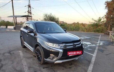 Mitsubishi Outlander III рестайлинг 3, 2015 год, 1 700 000 рублей, 2 фотография