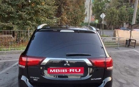 Mitsubishi Outlander III рестайлинг 3, 2015 год, 1 700 000 рублей, 5 фотография