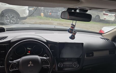 Mitsubishi Outlander III рестайлинг 3, 2015 год, 1 700 000 рублей, 12 фотография