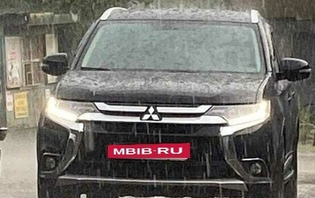 Mitsubishi Outlander III рестайлинг 3, 2015 год, 1 700 000 рублей, 7 фотография