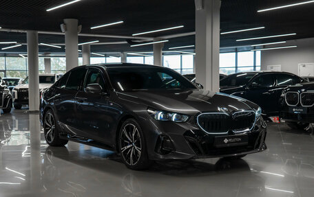 BMW 5 серия, 2024 год, 7 850 000 рублей, 2 фотография