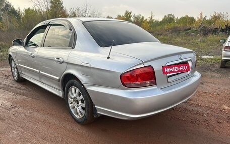 Hyundai Sonata IV рестайлинг, 2005 год, 215 000 рублей, 3 фотография