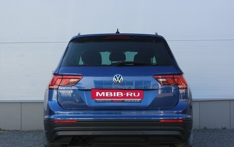 Volkswagen Tiguan II, 2019 год, 1 997 000 рублей, 4 фотография