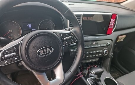 KIA Sportage IV рестайлинг, 2020 год, 1 900 000 рублей, 2 фотография