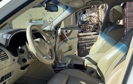 Infiniti FX II, 2011 год, 1 600 000 рублей, 24 фотография