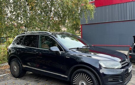 Volkswagen Touareg III, 2013 год, 1 990 000 рублей, 3 фотография