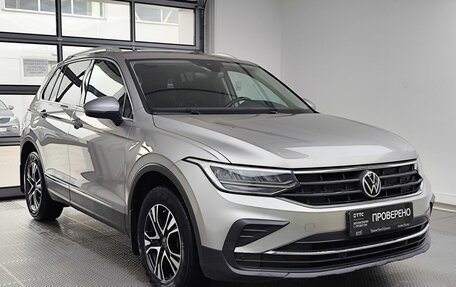 Volkswagen Tiguan II, 2021 год, 2 600 000 рублей, 3 фотография