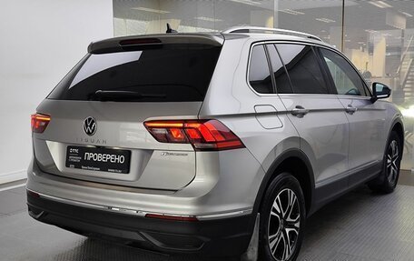 Volkswagen Tiguan II, 2021 год, 2 600 000 рублей, 6 фотография