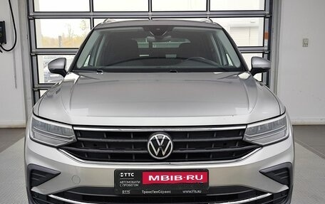 Volkswagen Tiguan II, 2021 год, 2 600 000 рублей, 2 фотография