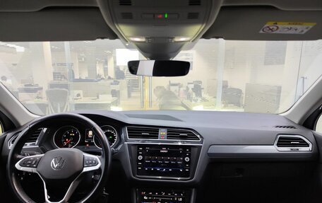 Volkswagen Tiguan II, 2021 год, 2 600 000 рублей, 17 фотография