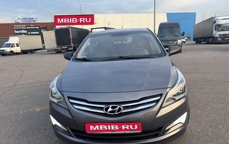 Hyundai Solaris II рестайлинг, 2015 год, 940 000 рублей, 1 фотография