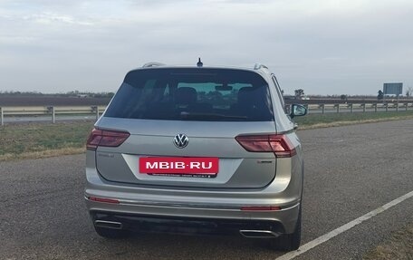 Volkswagen Tiguan II, 2018 год, 3 100 000 рублей, 2 фотография