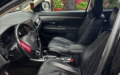 Mitsubishi Outlander III рестайлинг 3, 2018 год, 2 100 000 рублей, 8 фотография