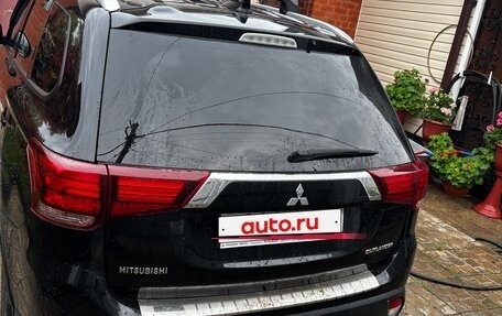 Mitsubishi Outlander III рестайлинг 3, 2018 год, 2 100 000 рублей, 10 фотография